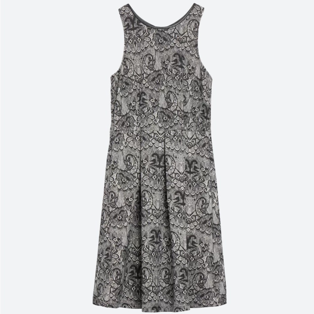 5 for $40. Bundle & Save! Black and White Floral Dress Size L